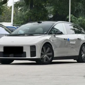 2025 li-auto i6 vista exterior frontal de tres cuartos fleet procurement