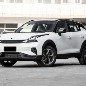 2026 Lynk&Co 06 1.5T FWD vista exterior frontal en configuración de exportación para concesionarios