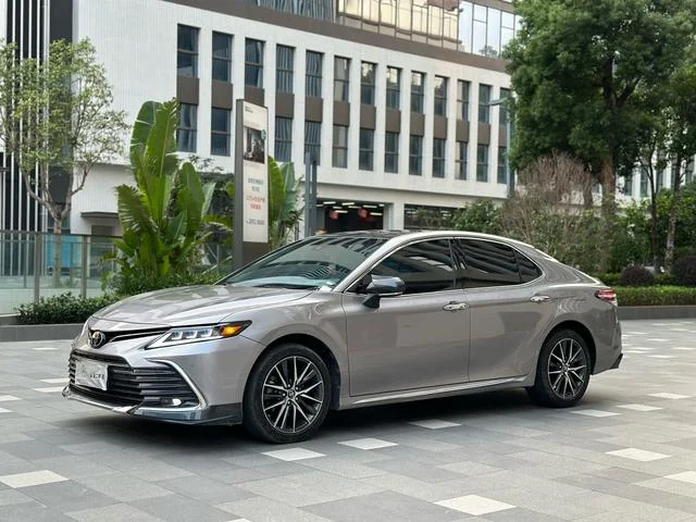 Оптом 2023 Toyota Camry 2.5G Luxury с пробегом 2.5L FWD Седаны из Китая