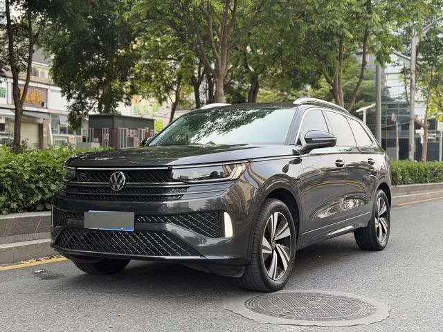2024 Volkswagen Tavendor 380TSI R Line с пробегом 2.0T AWD