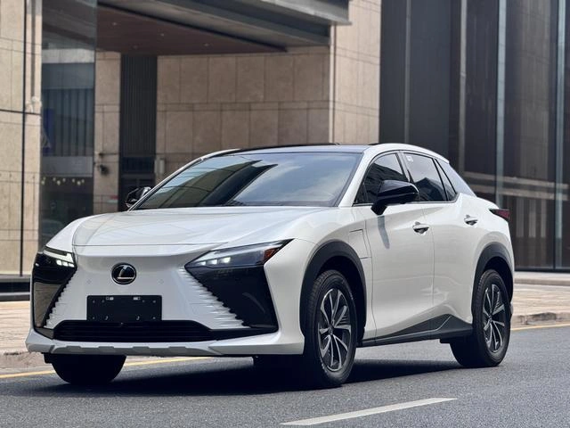 Used 2023 Lexus RZ 450E 520km Dual Motor AWD – Ready to Ship